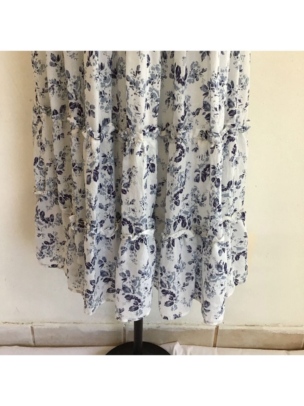 Moon River Women Elegant White Blue Floral Tiered Backyard Party Maxi Dress M - Picture 9 of 13